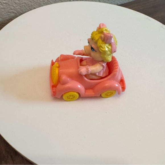 McDonalds 1986 Happy Meal Toy Muppet Babies MISS PIGGY in Pink Car 2 Pcs Moves - Picture 2 of 4